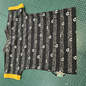 T-Shirt Gr. 128/134 mit Fussball