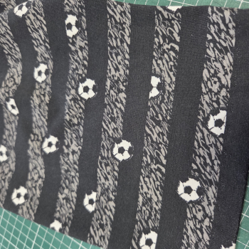 kurze Hose / Bermuda mit Fussball in schwarz - Gr. 128/ 134