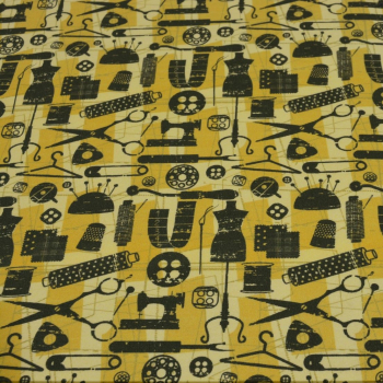 French Terry einfach nähen - Nähmaschine, Schneiderpuppe, Nadeln, Schere  - ocker