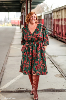 Preview: Viskose Webware  Indian Summer by Bienvenido Colorido - Blätter in rot-braun mit grün