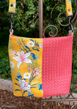 Softshell Fiete - große Blüten - Lilien auf gelb