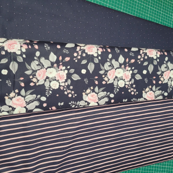 Preview: Baumwoll Popeline Rose mit Streifen in rosa auf navy