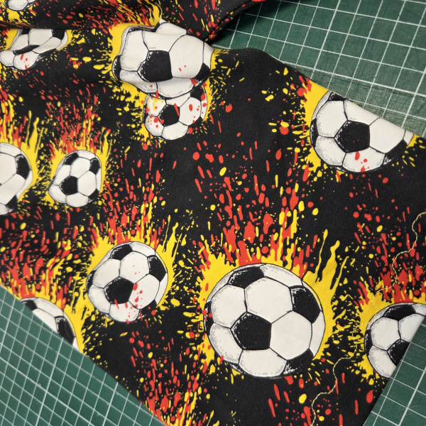 kurze Hose / Bermuda mit Fussball - Gr. 128/ 134