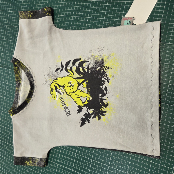 T-Shirt Gr. 128/134 mit Dino