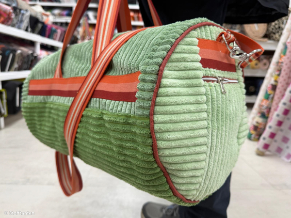 Cordsamt Wanja mint - hellgrün