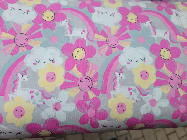 Baumwolljersey - Farbwechsel in der Sonne mit Regenbogen, Wolken, Sonne, Blüten und Einhörnern