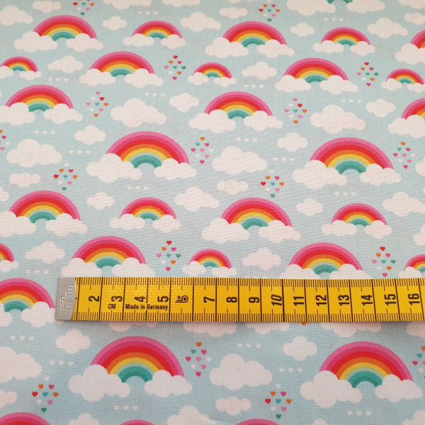 Baumwoll Webware Kim - Regenbogen und Wolken auf hellblau - Rest 0,5 m