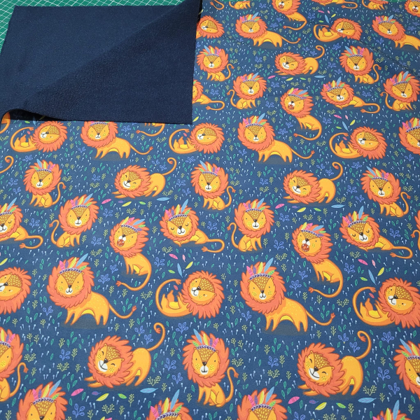 Softshell mit Löwen auf petrol