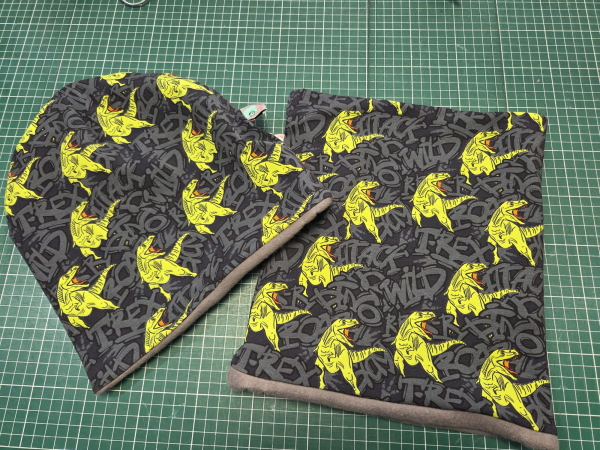 Beanie - Set mit Dinos - KU 55 - 58 cm
