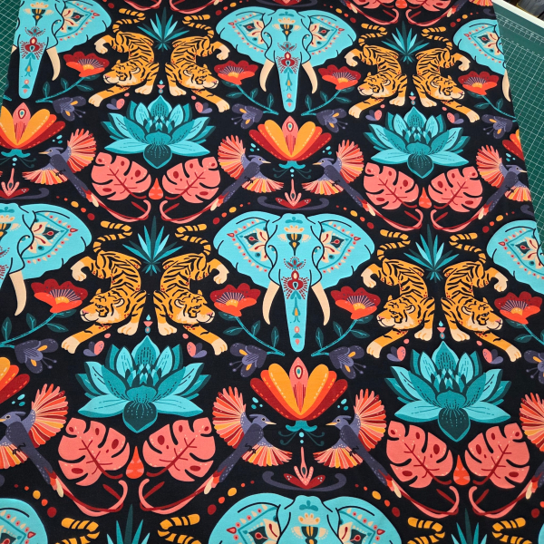 Modal French Terry Kanani by Käselotti - Elefant, Tiger und bunte Blüten